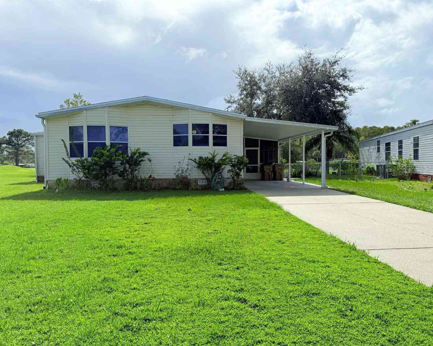 Mobile Home For Sale - 220 Ellsworth Drive<br/> Osceola County, KISSIMMEE, FL 34758
