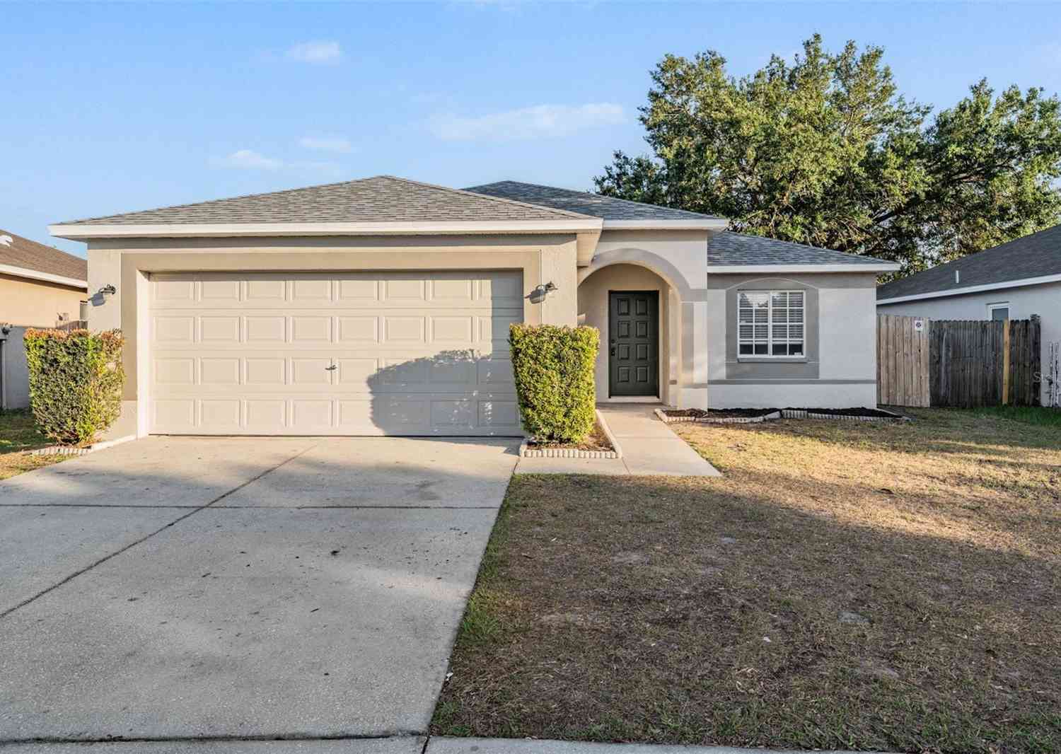 Homes For Sale - 12121 Feldwood Creek Lane<br/> RIVERVIEW, FL 33569