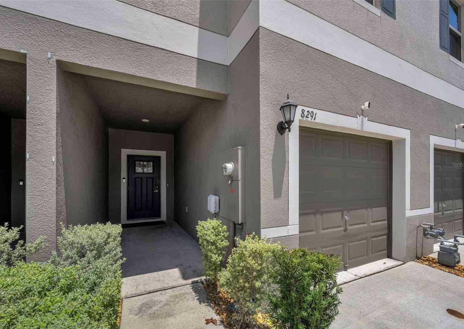 Townhouse For Sale - 8291 Crescent Oaks Drive<br/> Pasco County, New Port Richey, FL 34655