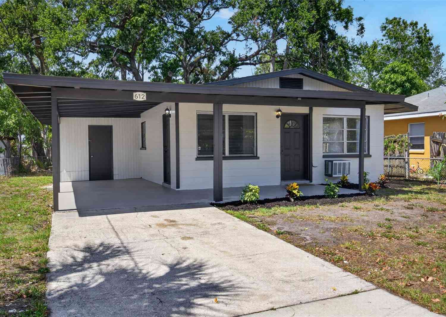 Homes For Sale - 612 12th Street Drive<br/> PALMETTO, FL 34221
