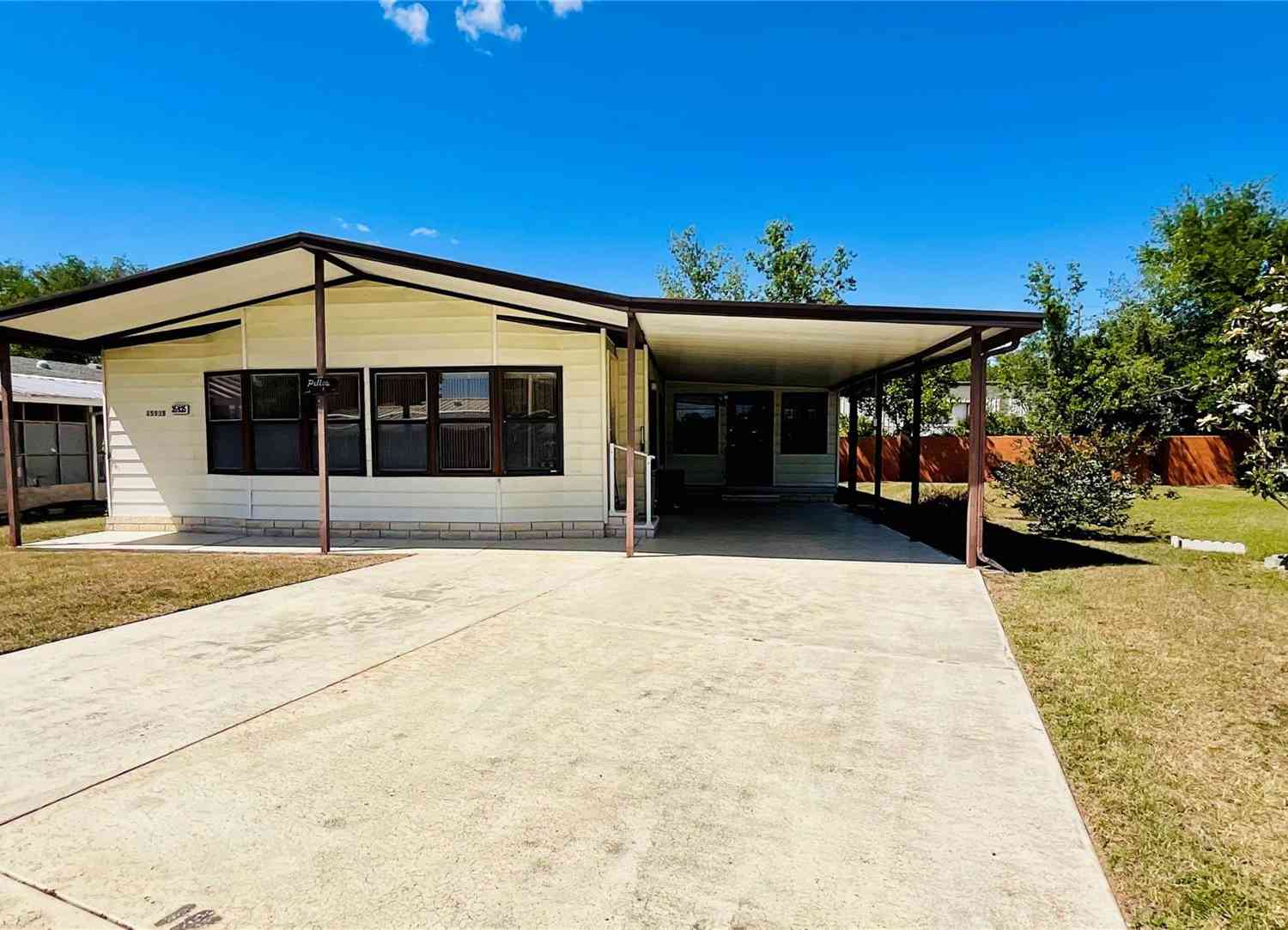 Mobile Home For Sale - 35935 Tanda Circle<br/> ZEPHYRHILLS, FL 33541