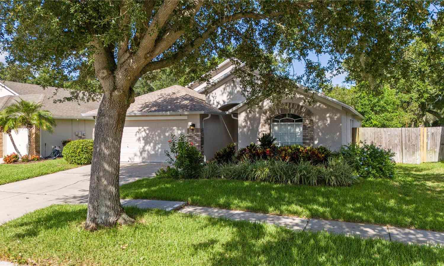 Homes For Sale - 7105 Bucks Ford Drive<br/> RIVERVIEW, FL 33578