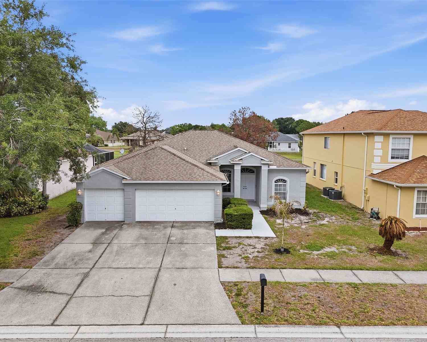 Homes For Sale - 11214 Sailbrooke Drive<br/> RIVERVIEW, FL 33579
