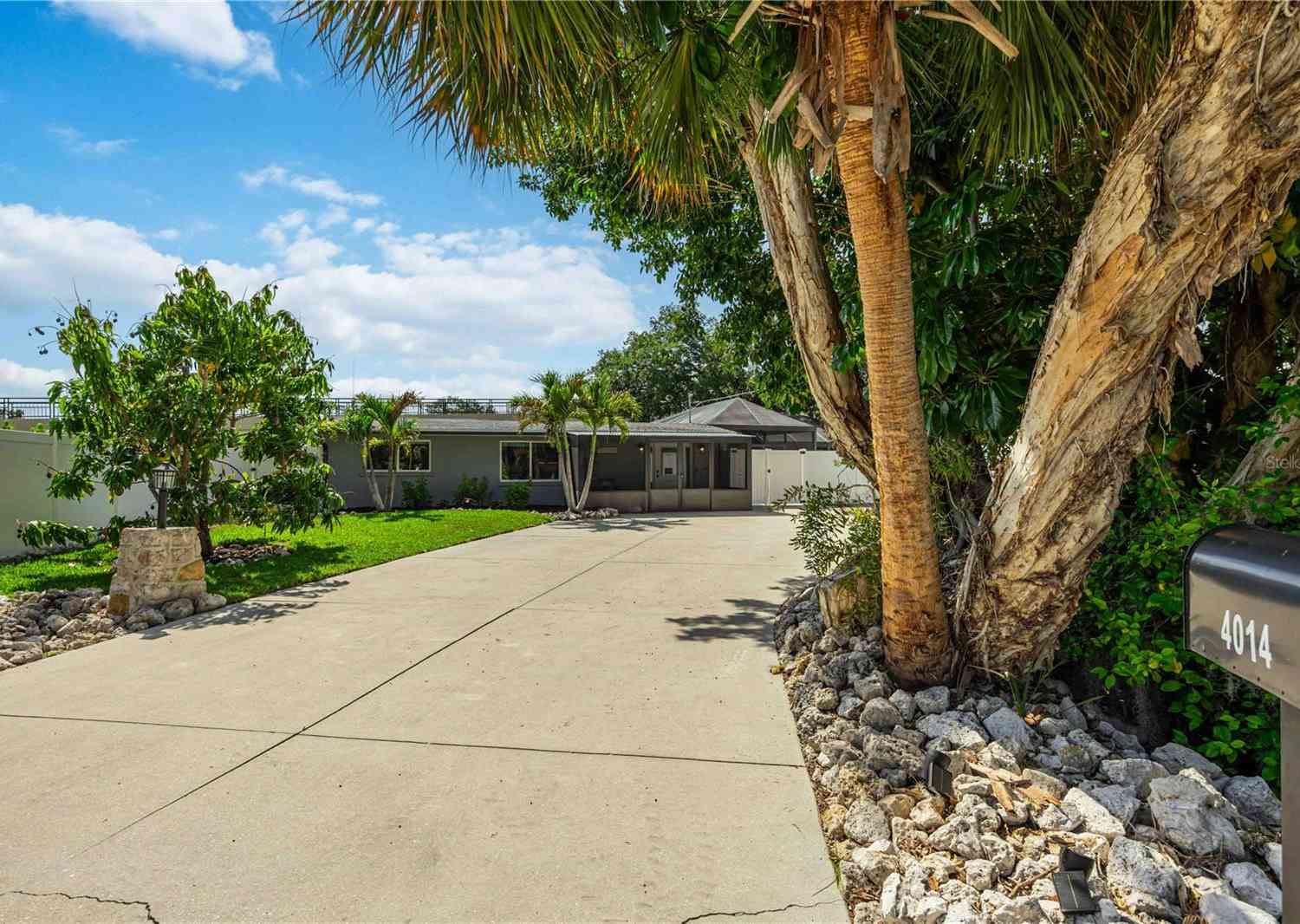 Homes For Sale - 4014 Radnor Place<br/> SARASOTA, FL 34233