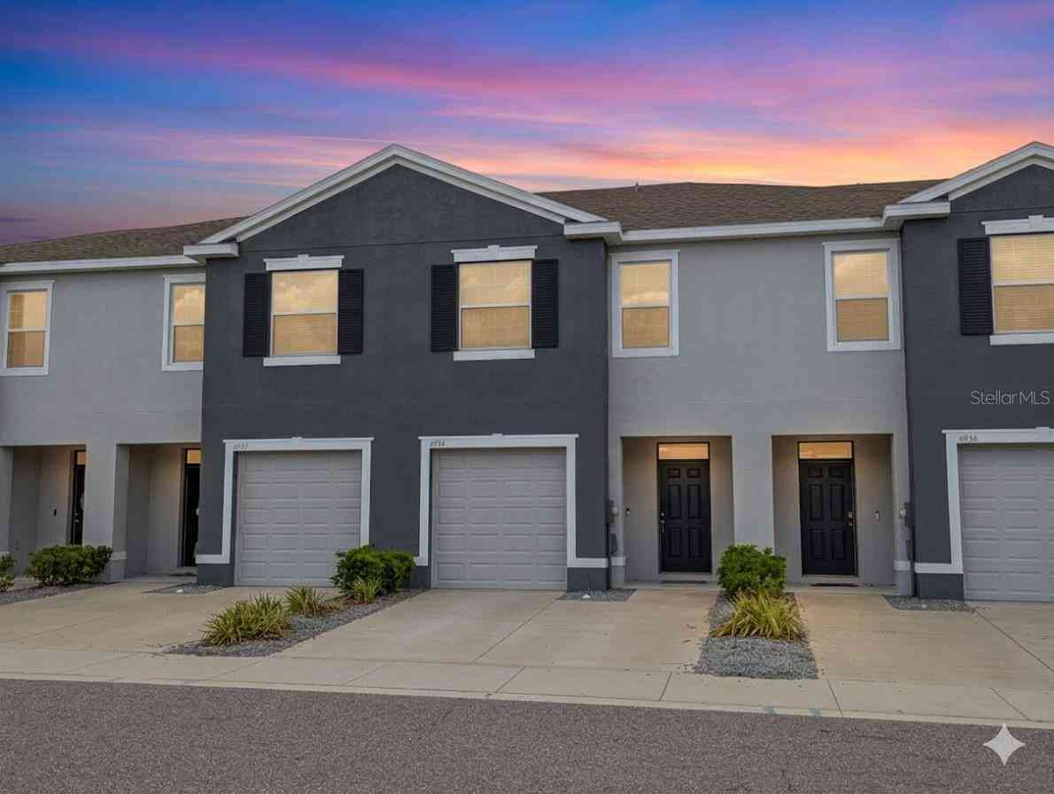 Townhouse For Sale - 6934 Breezy Palm Drive<br/> RIVERVIEW, FL 33578