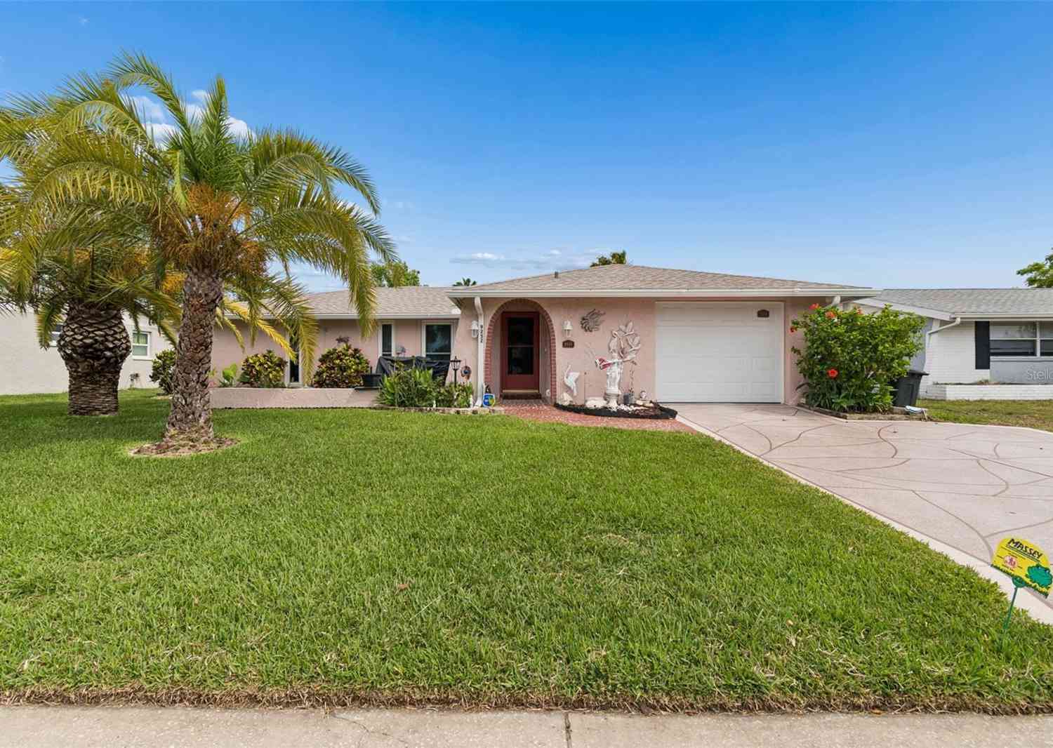Homes For Sale - 9252 Glen Moor Lane<br/> PORT RICHEY, FL 34668