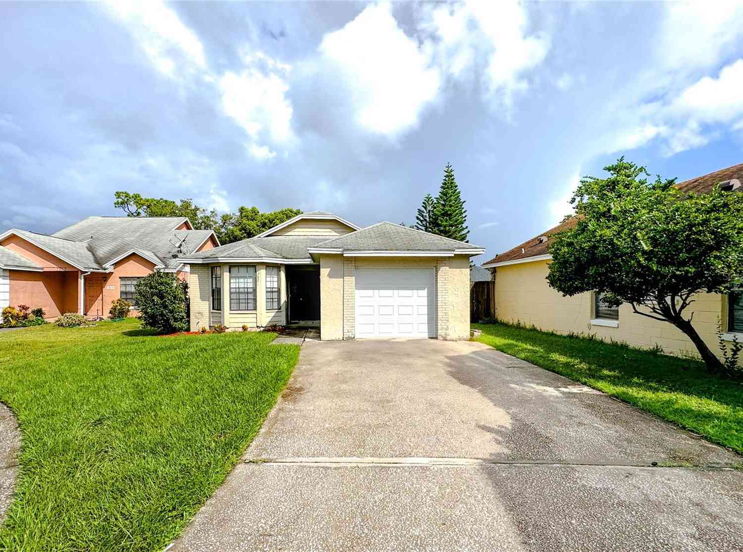 Homes For Sale - 7821 Farnsworth Court<br/> ORLANDO, FL 32825