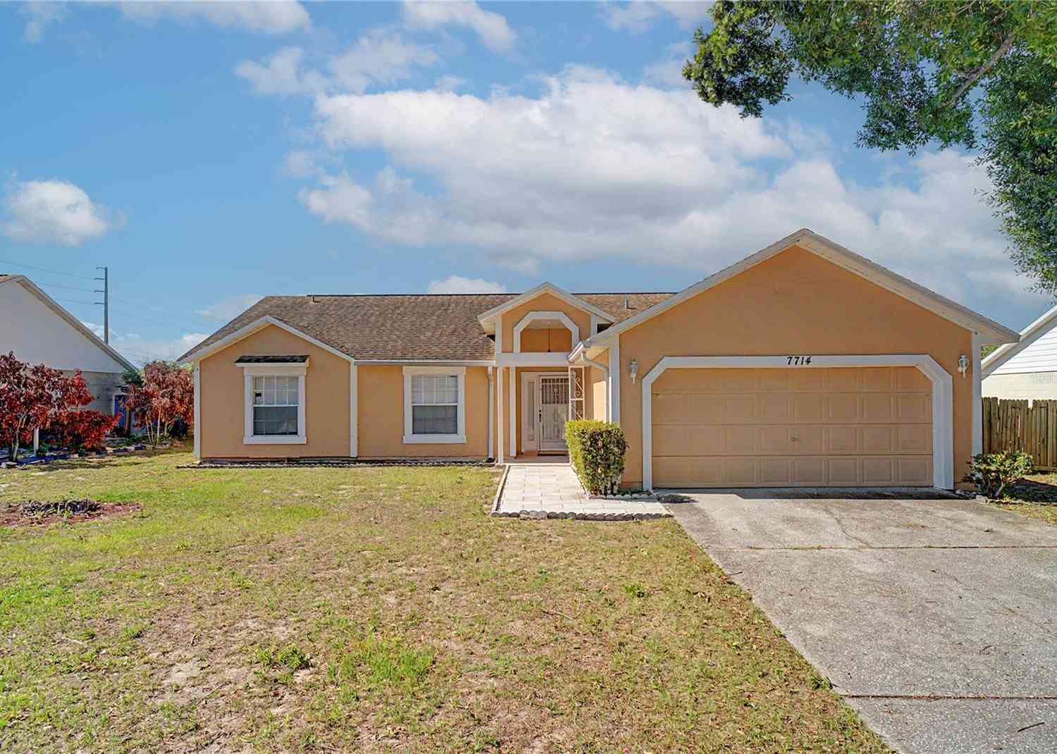 Homes For Sale - 7714 Legacy Lane<br/> ORLANDO, FL 32818