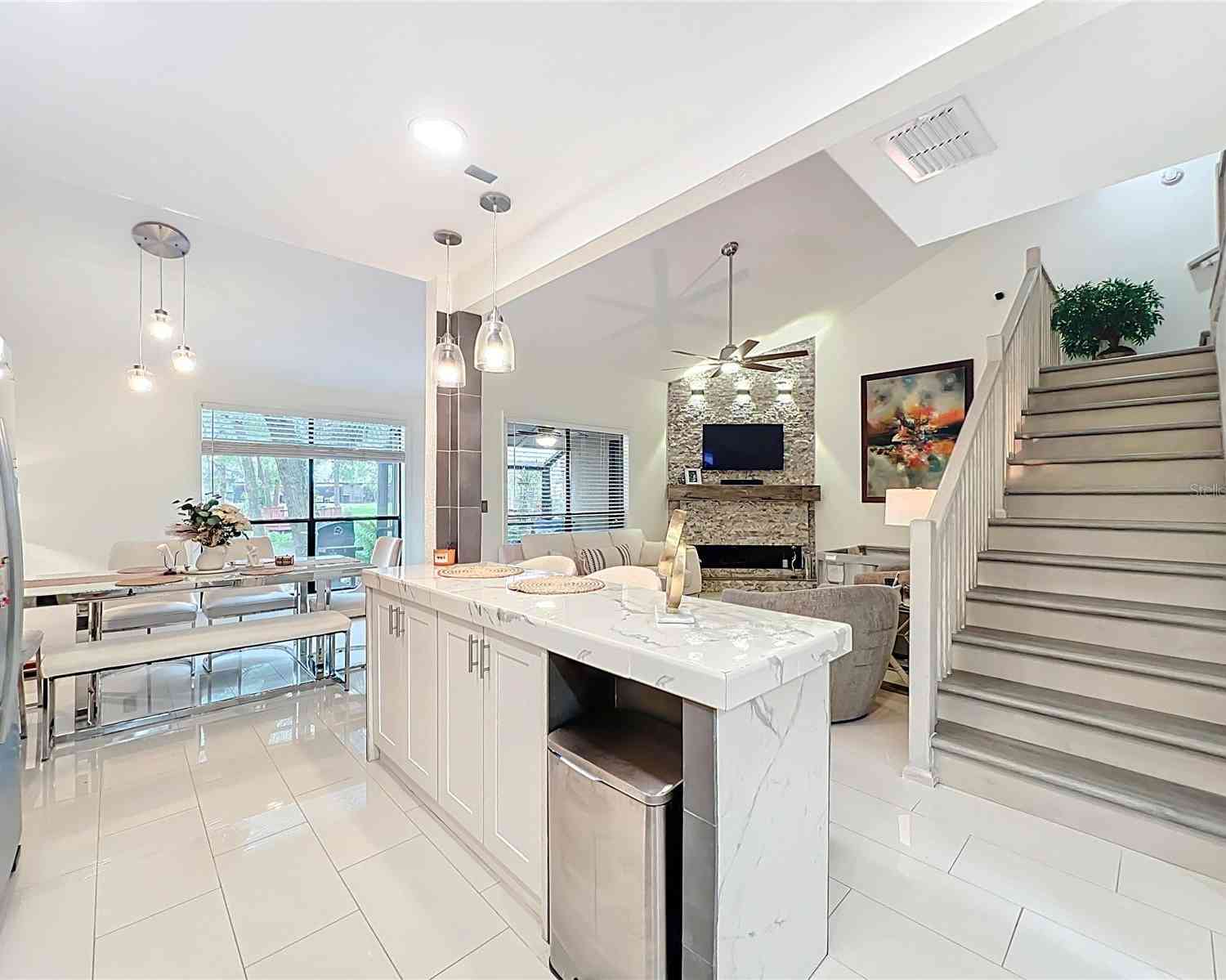 Townhouse For Sale - 940 Douglas Avenue #197<br/> ALTAMONTE SPRINGS, FL 32714