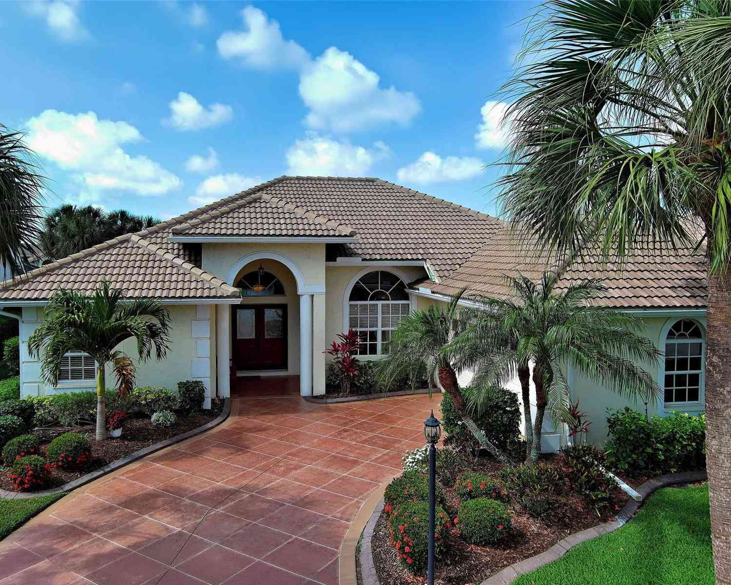 Homes For Sale - 115 Grand Oak Circle<br/> VENICE, FL 34292