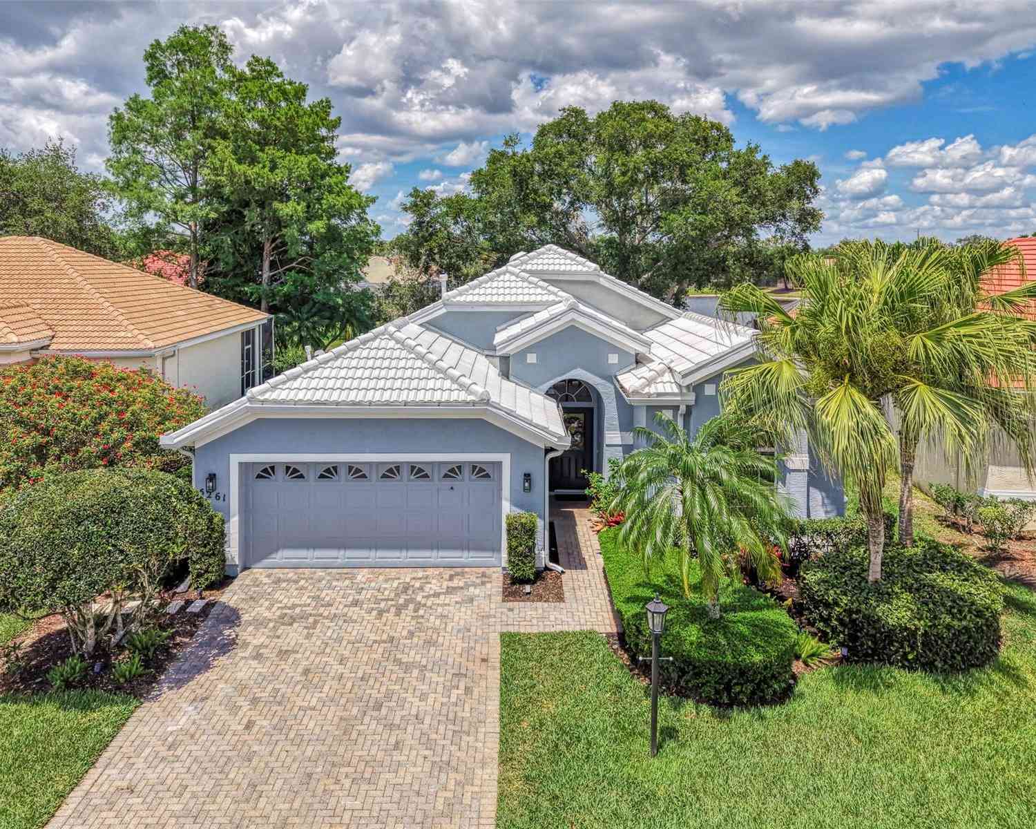 Homes For Sale - 5261 Highbury Circle<br/> SARASOTA, FL 34238