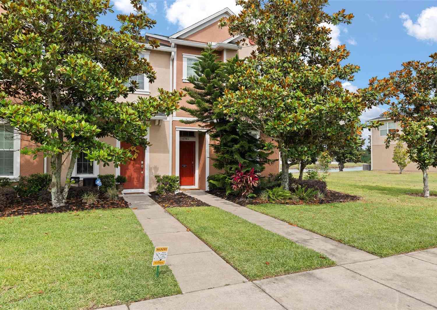 Townhouse For Sale - 6981 Towering Spruce Drive<br/> RIVERVIEW, FL 33578