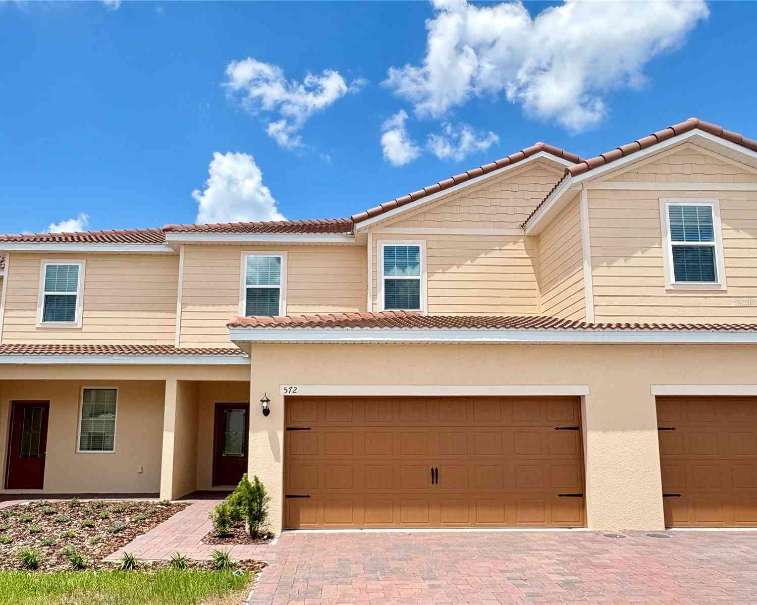 Townhouse For Sale - 572 Bay Leaf Drive<br/> POINCIANA, FL 34759