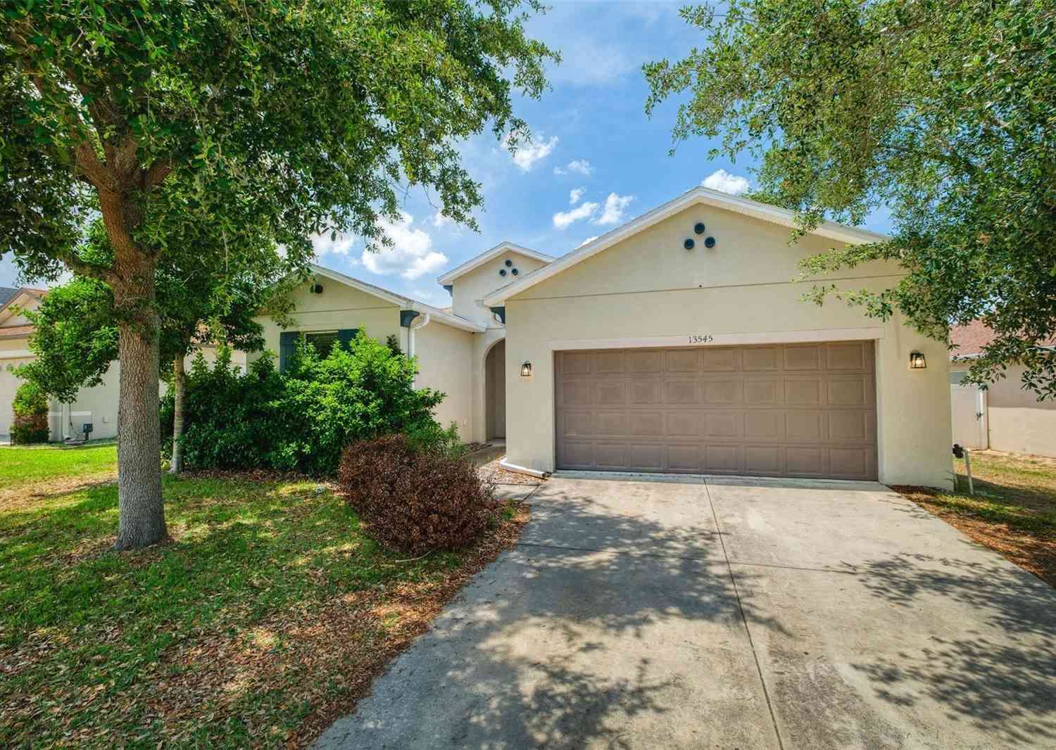 Homes For Sale - 13545 Laranja Street<br/> CLERMONT, FL 34711