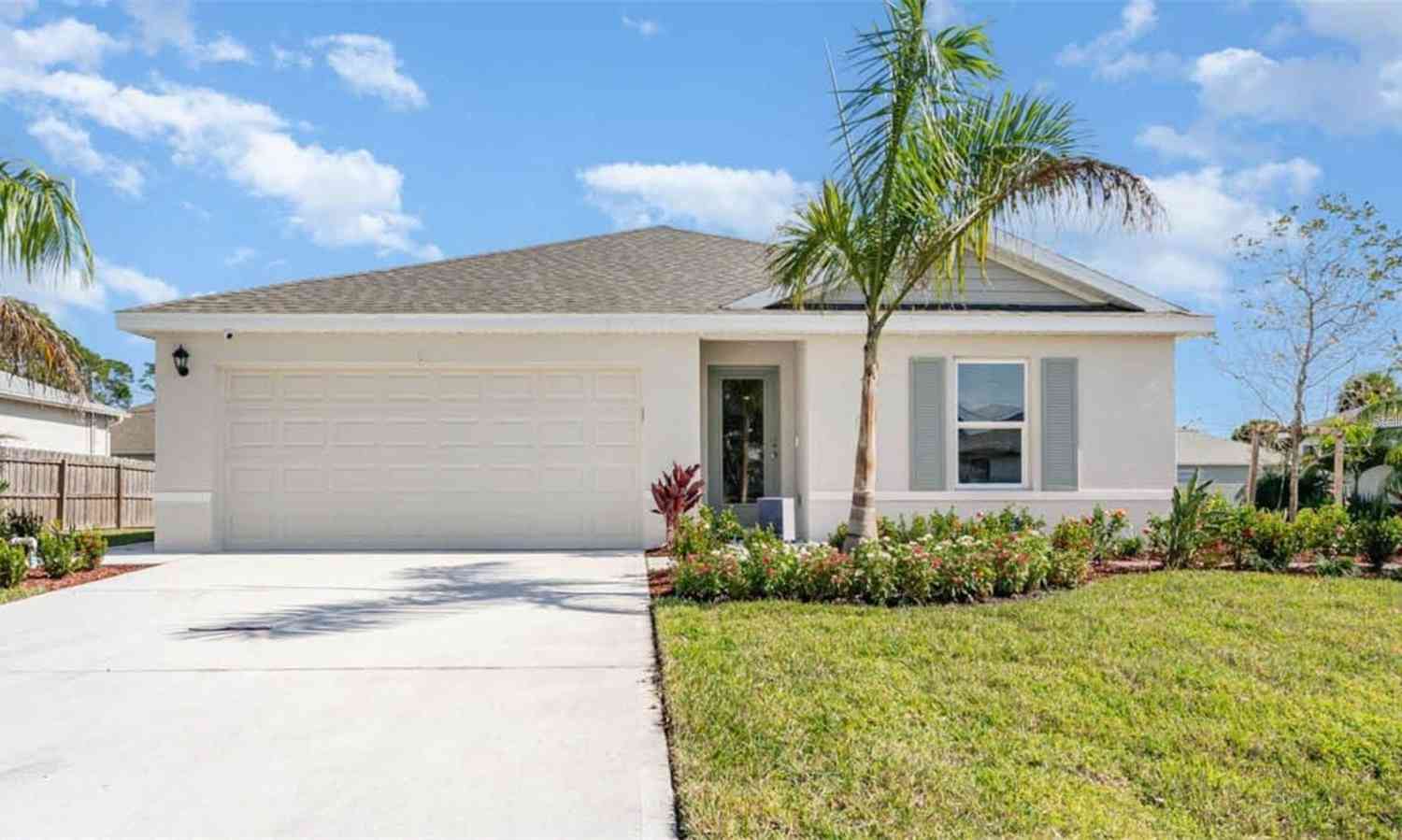 Homes For Sale - 433 Caribbean Court<br/> KISSIMMEE, FL 34759