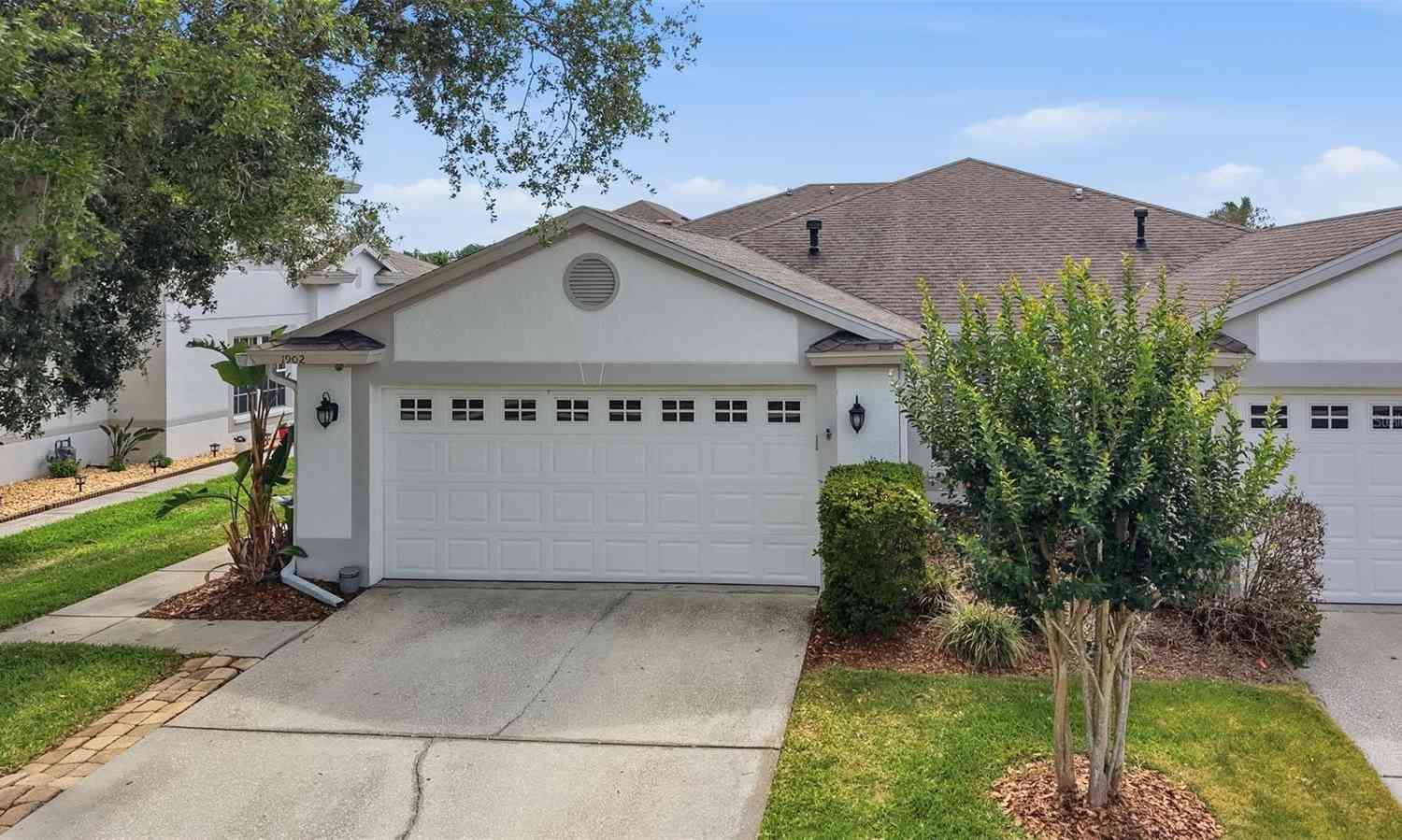 Villa For Sale - 1902 Echo Pond Place<br/> Wesley Chapel, FL 33543