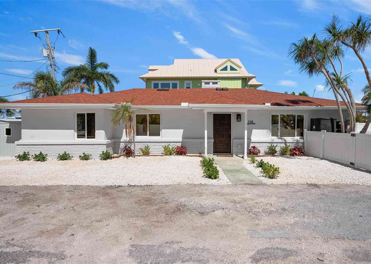 Homes For Sale - 118 9th Street<br/> Bradenton Beach, FL 34217