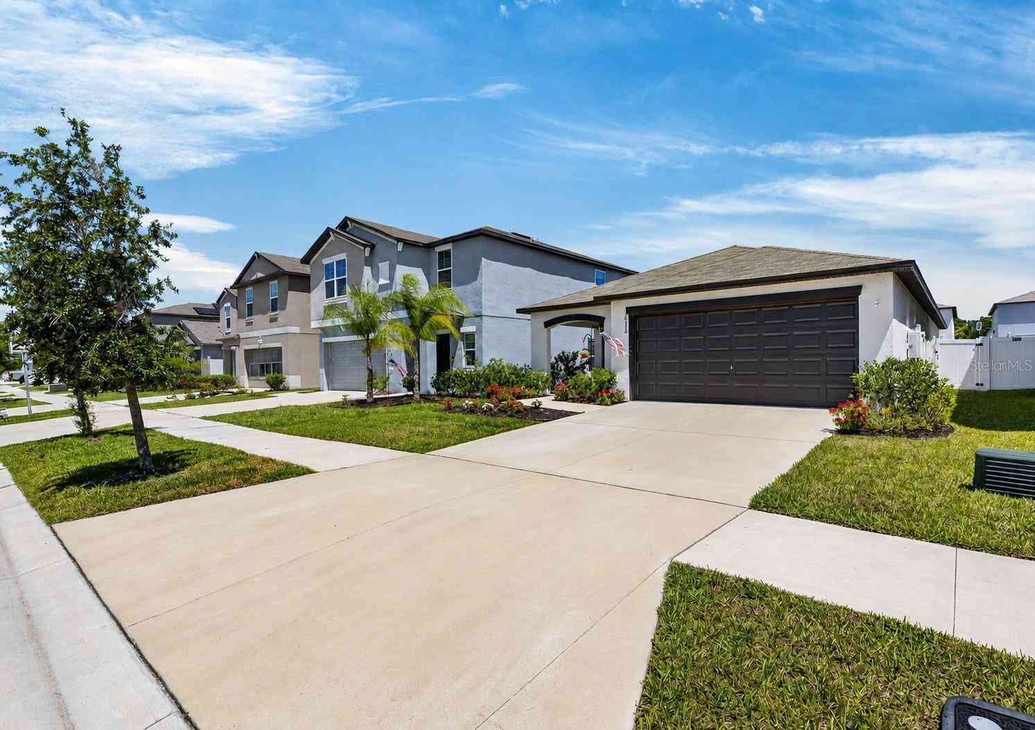 Homes For Sale - 10356 Blue Plume Court<br/> RIVERVIEW, FL 33578