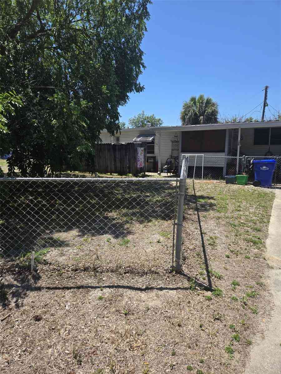 Mobile Home For Sale - 120 West Loop<br/> OAK HILL, FL 32759