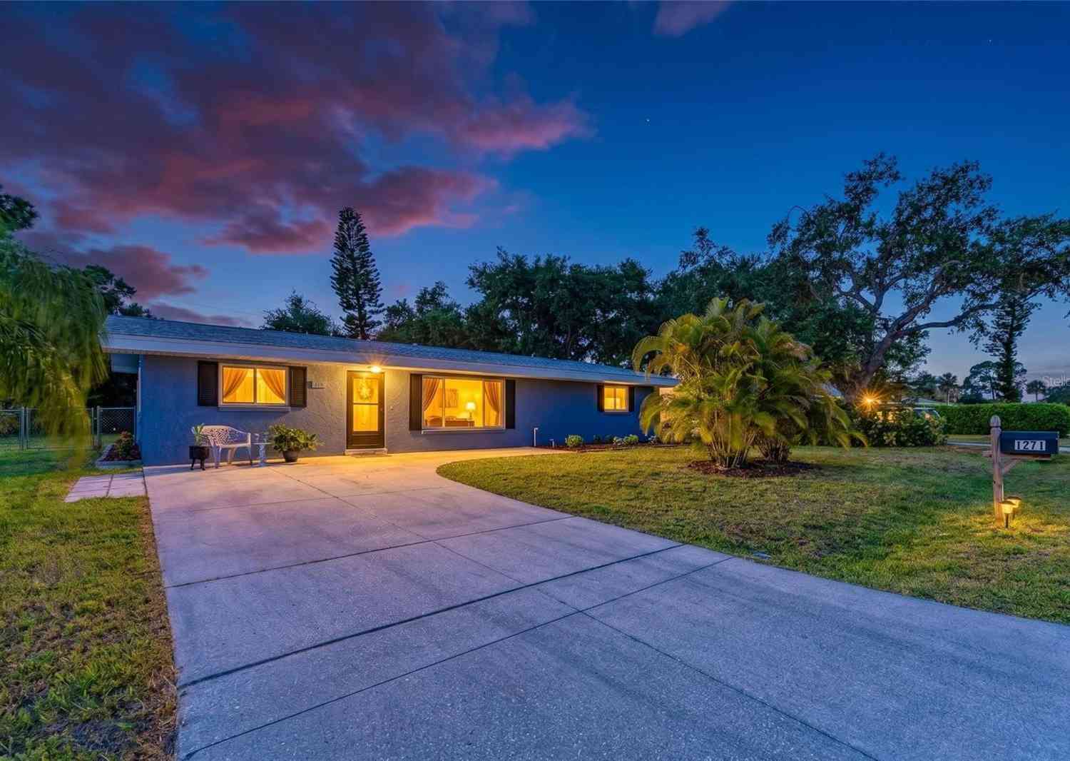 Homes For Sale - 1211 Cypress Avenue<br/> VENICE, FL 34285