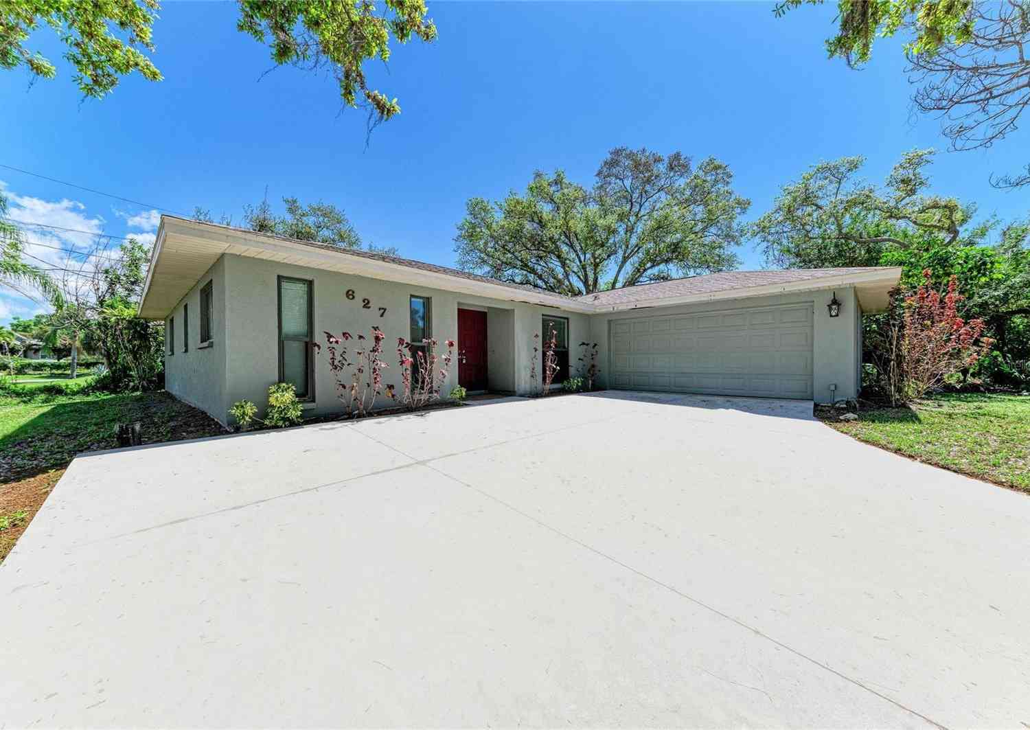 Homes For Sale - 627 Alligator Drive<br/> VENICE, FL 34293