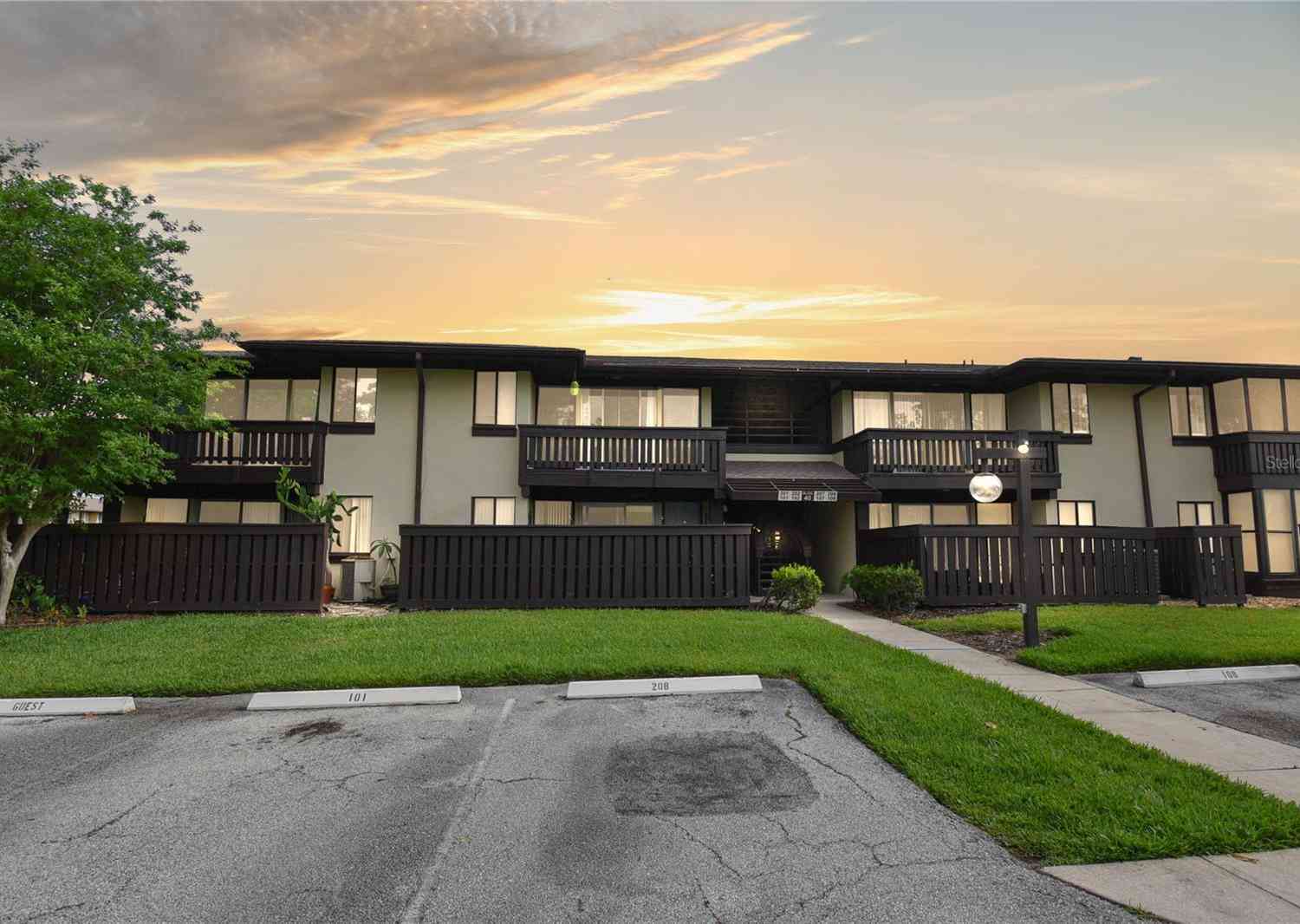 Condo For Sale - 40 Club House Drive #207<br/> Flagler County, PALM COAST, FL 32137