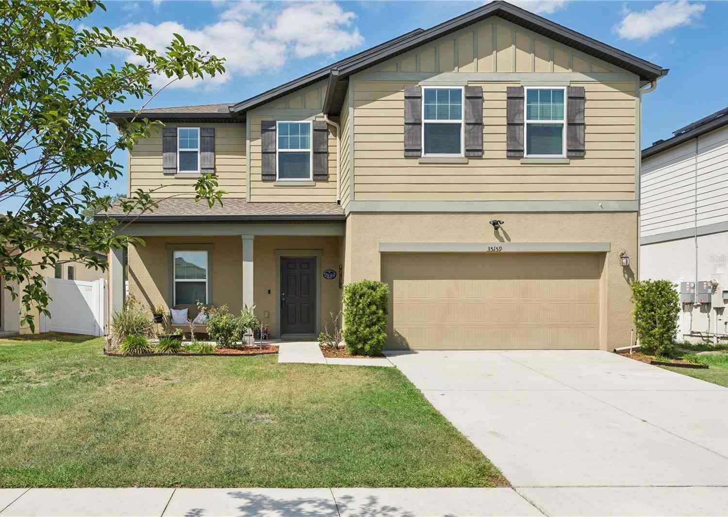 Homes For Sale - 35159 Daisy Meadow Loop<br/> ZEPHYRHILLS, FL 33541