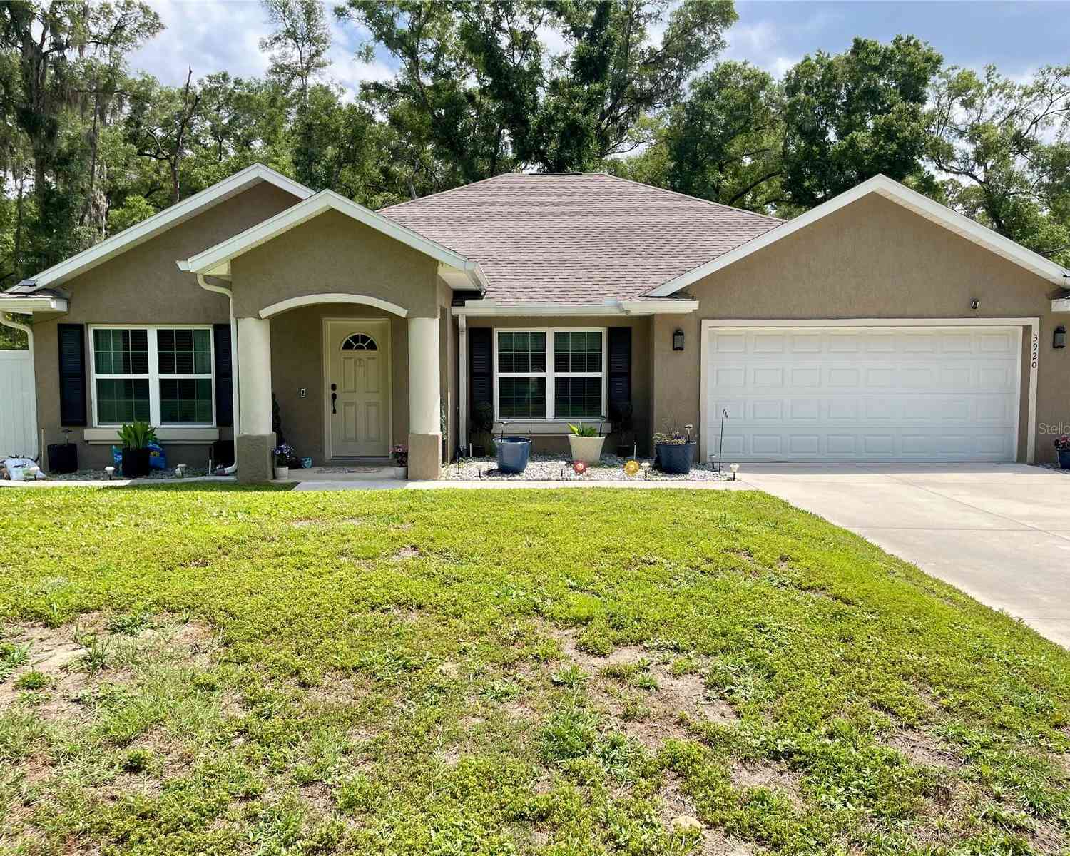 Homes For Sale - 3920 SE 142nd Street<br/> SUMMERFIELD, FL 34491