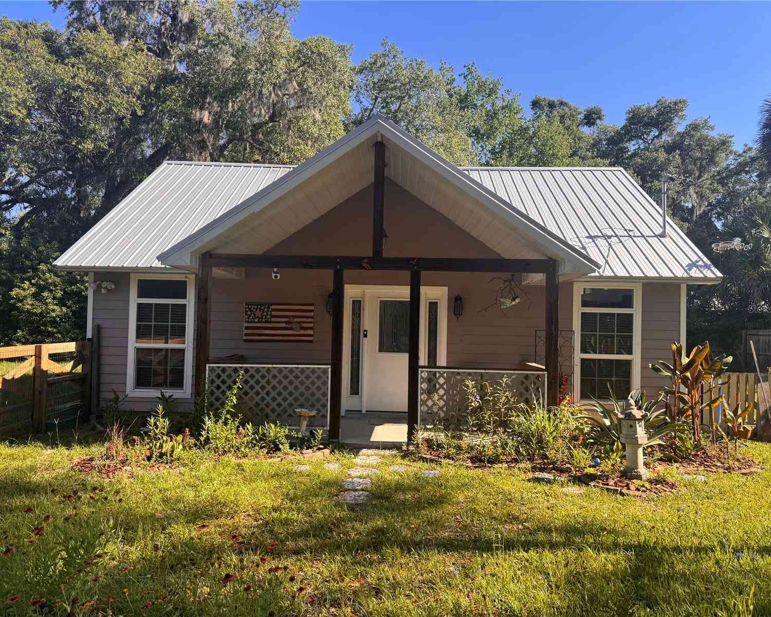 Homes For Sale - 103 Grove Street<br/> MELROSE, FL 32666