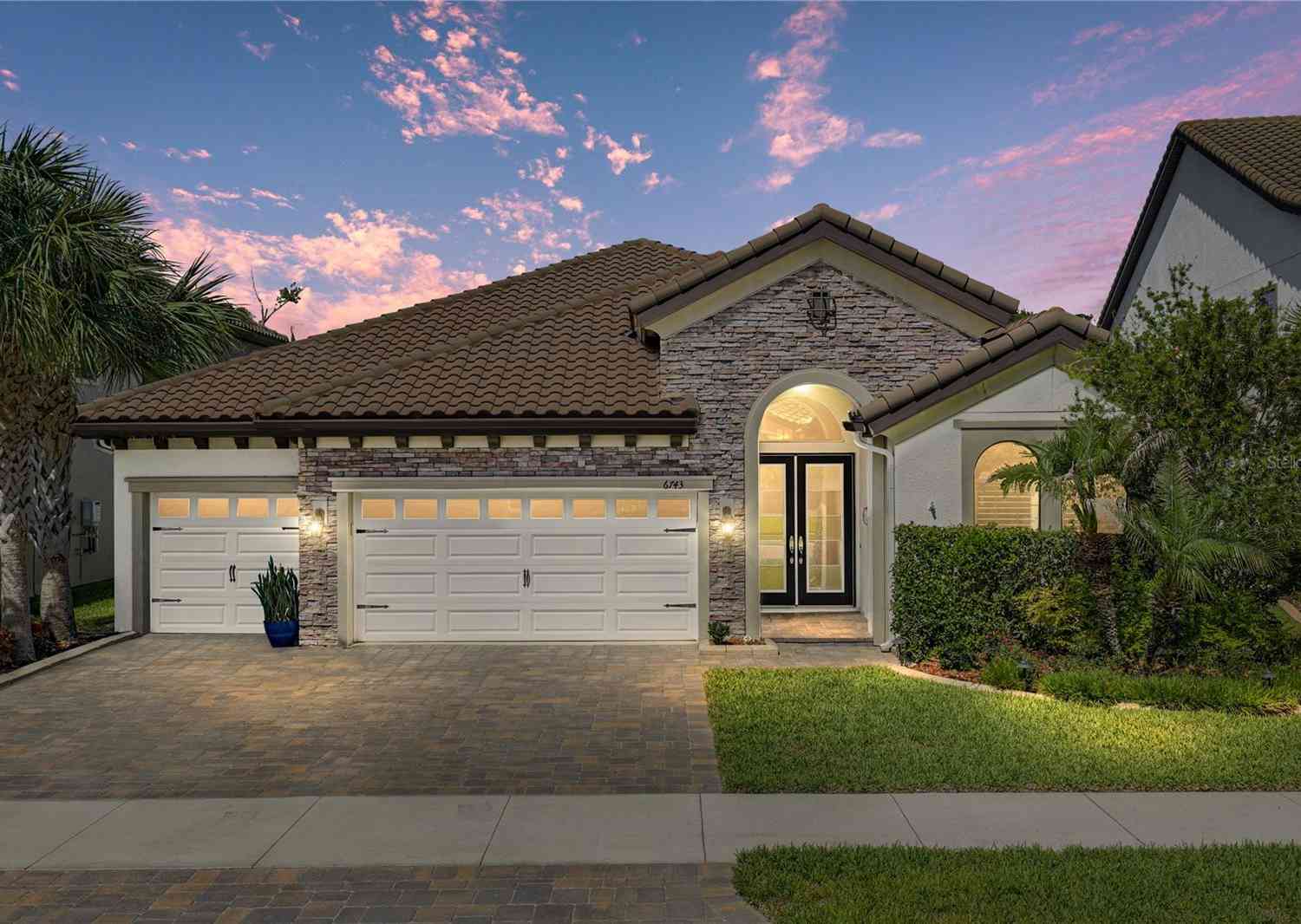 Homes For Sale - 6743 Sunset Vista Way<br/> Pasco County, Land O Lakes, FL 34637