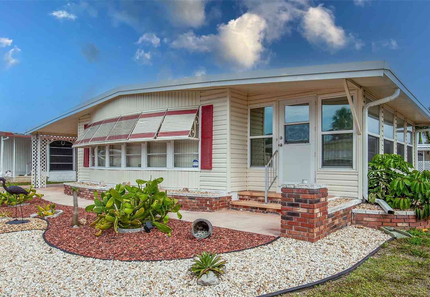 Homes For Sale - 878 Jolanda Circle<br/> VENICE, FL 34285