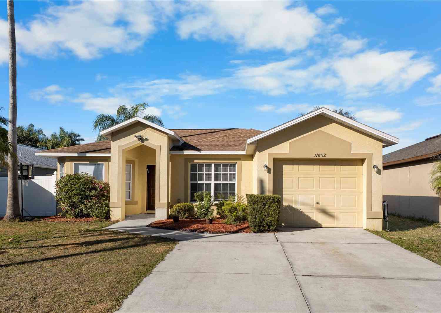 Homes For Sale - 11852 Lark Song Loop<br/> RIVERVIEW, FL 33579