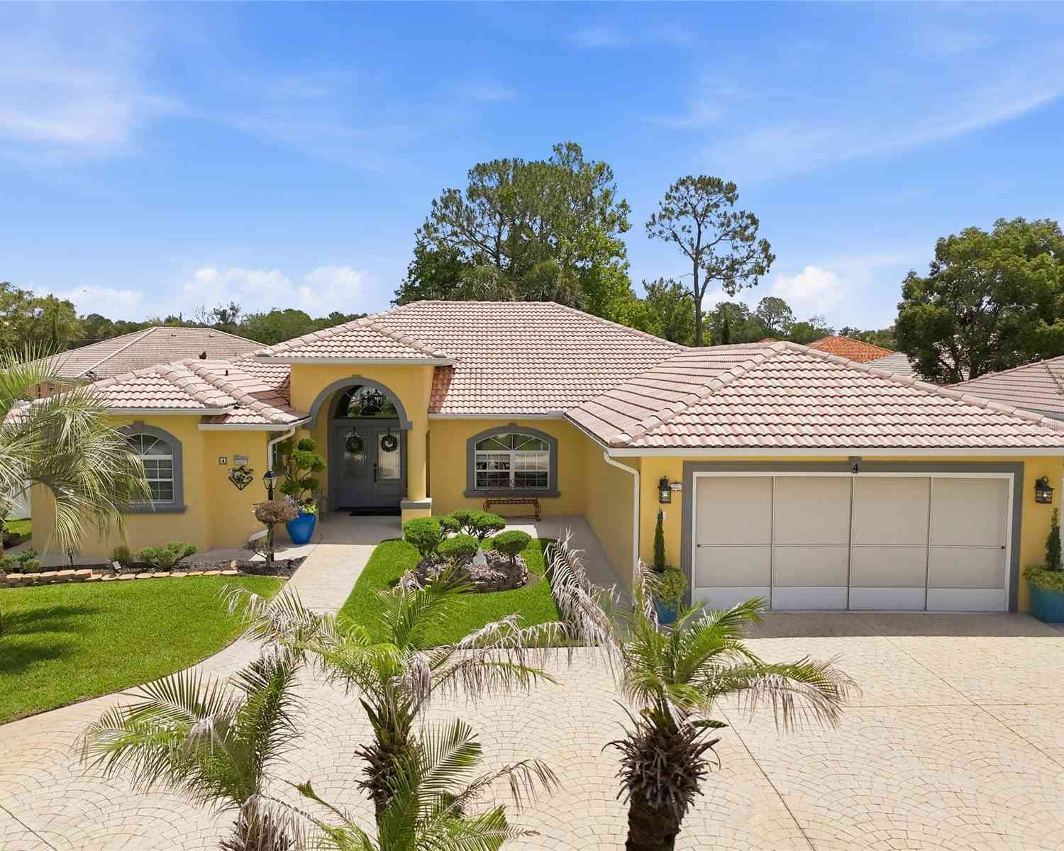 Homes For Sale - 4 Providence Lane<br/> PALM COAST, FL 32164