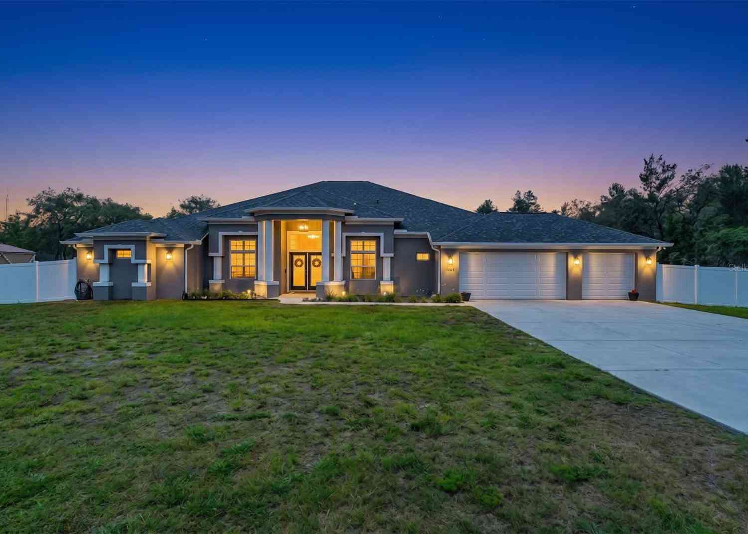 Homes For Sale - 7416 Bahama Swallow Avenue<br/> WEEKI WACHEE, FL 34613