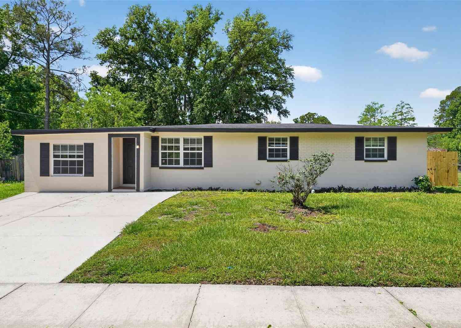 Homes For Sale - 6920 Tampico Road<br/> JACKSONVILLE, FL 32244