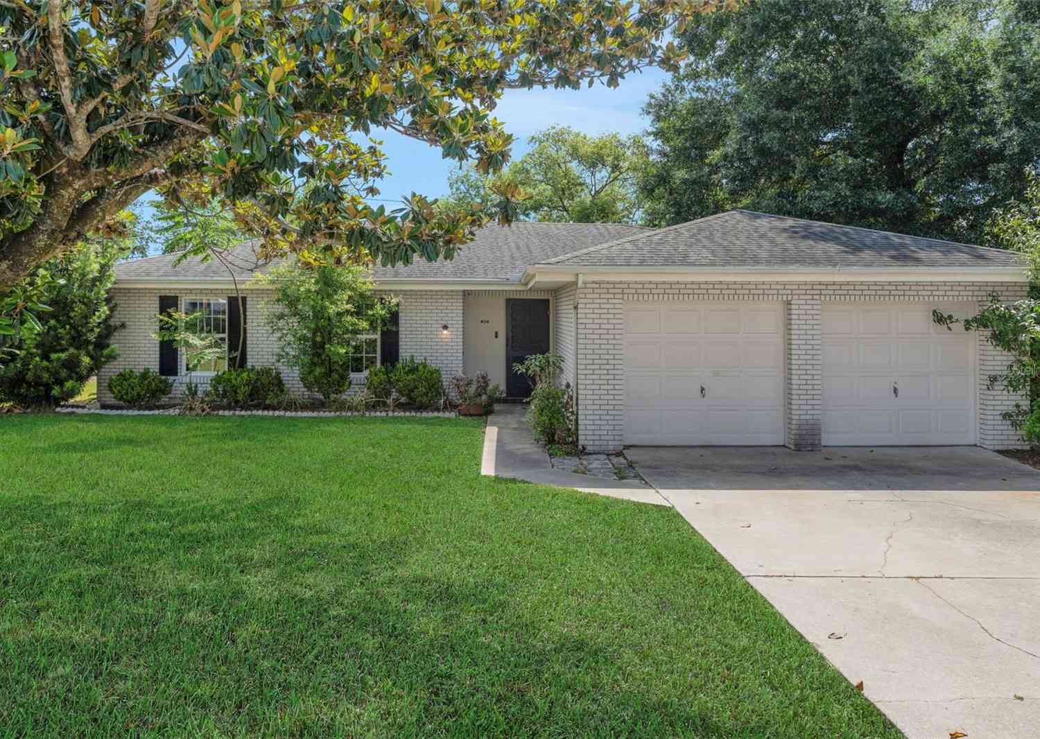 Homes For Sale - 404 Lake Ned Road<br/> WINTER HAVEN, FL 33884