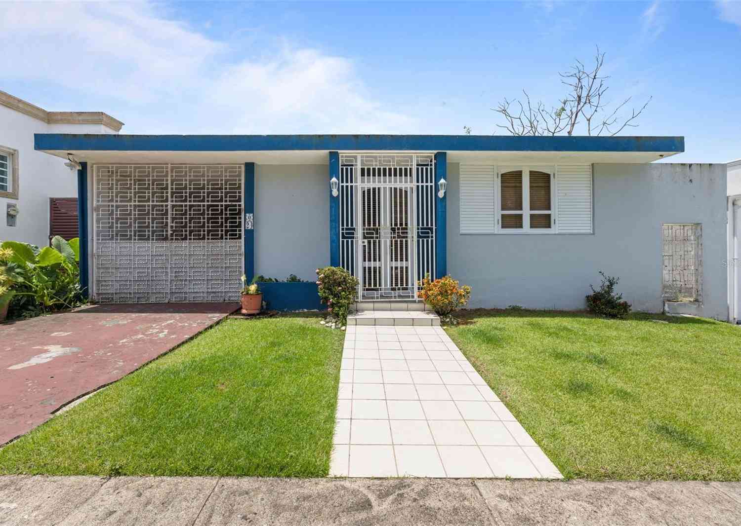 Homes For Sale - PIRINEOS ST. Urb. Villa Espana, Calle , Pr , #Q-24<br/> BAYAMON, PR 00961