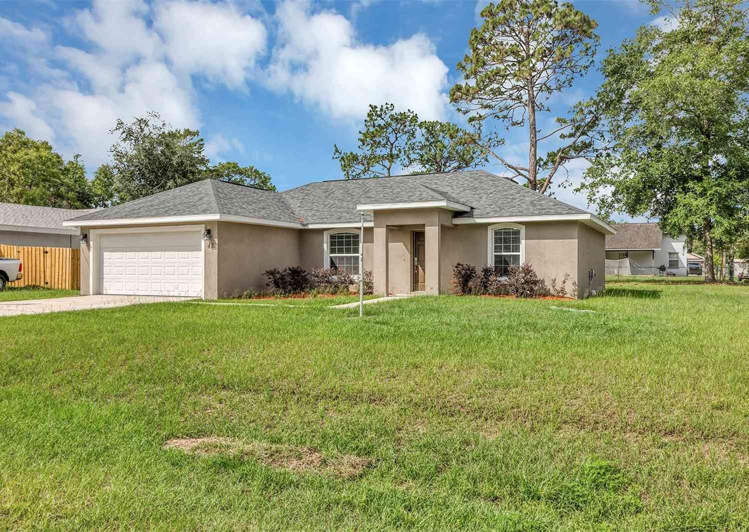 Homes For Sale - 42 Water Track Drive<br/> OCALA, FL 34472
