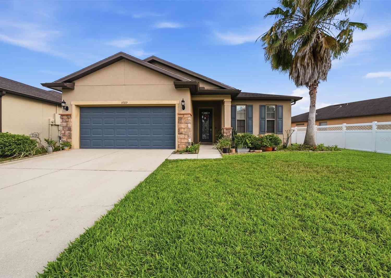 Homes For Sale - 8929 Hinsdale Heights Drive<br/> POLK CITY, FL 33868