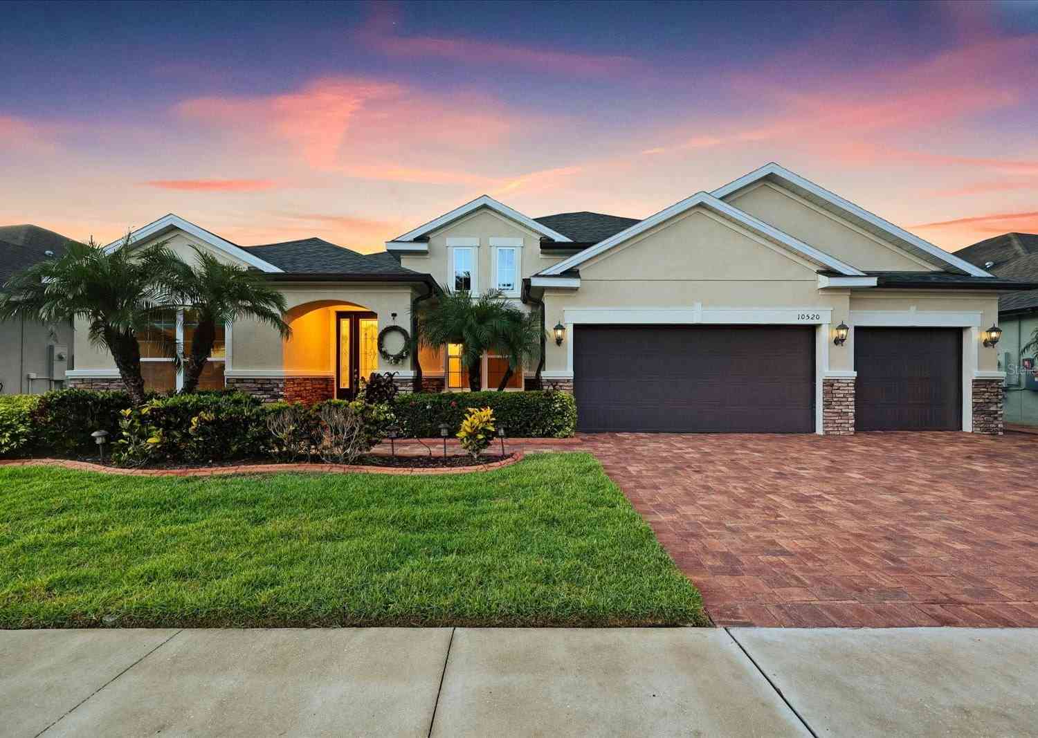 Homes For Sale - 10520 Alcon Blue Drive<br/> RIVERVIEW, FL 33578