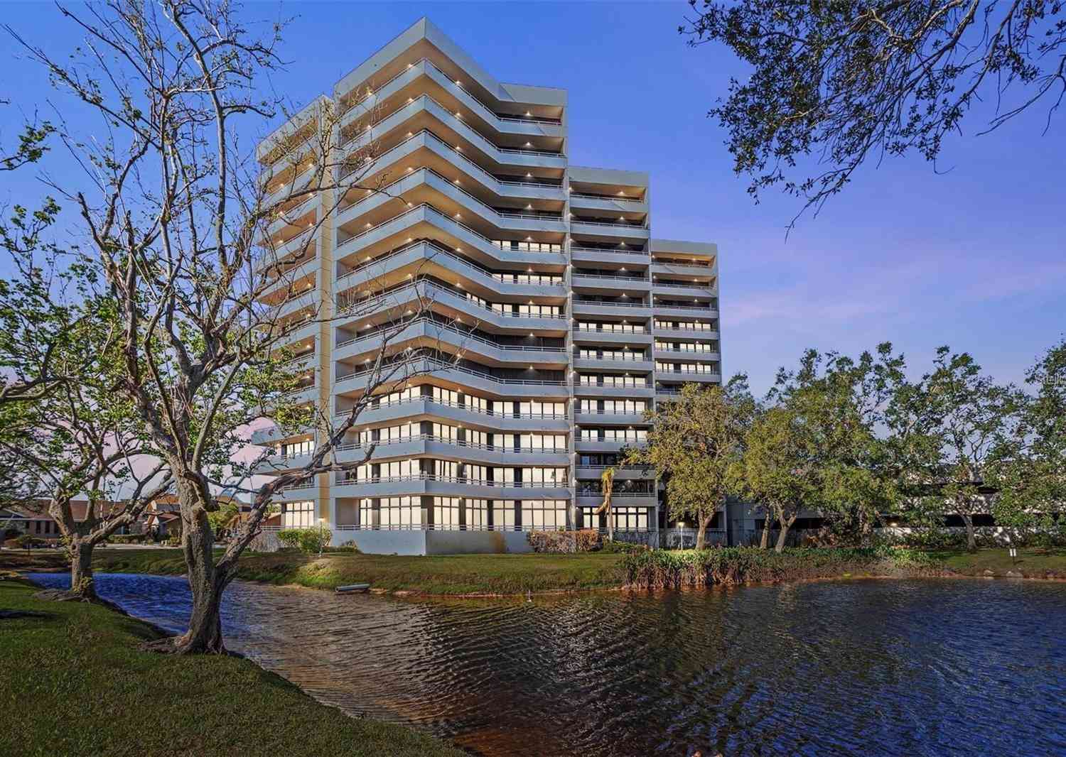 Condo For Sale - 5950 Pelican Bay Plaza #PH2C<br/> Pinellas County, GULFPORT, FL 33707