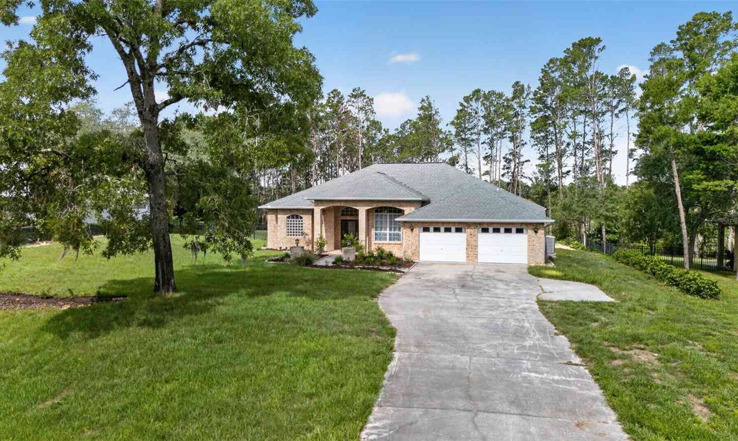 Homes For Sale - 9363 Tooke Shore Drive<br/> WEEKI WACHEE, FL 34613