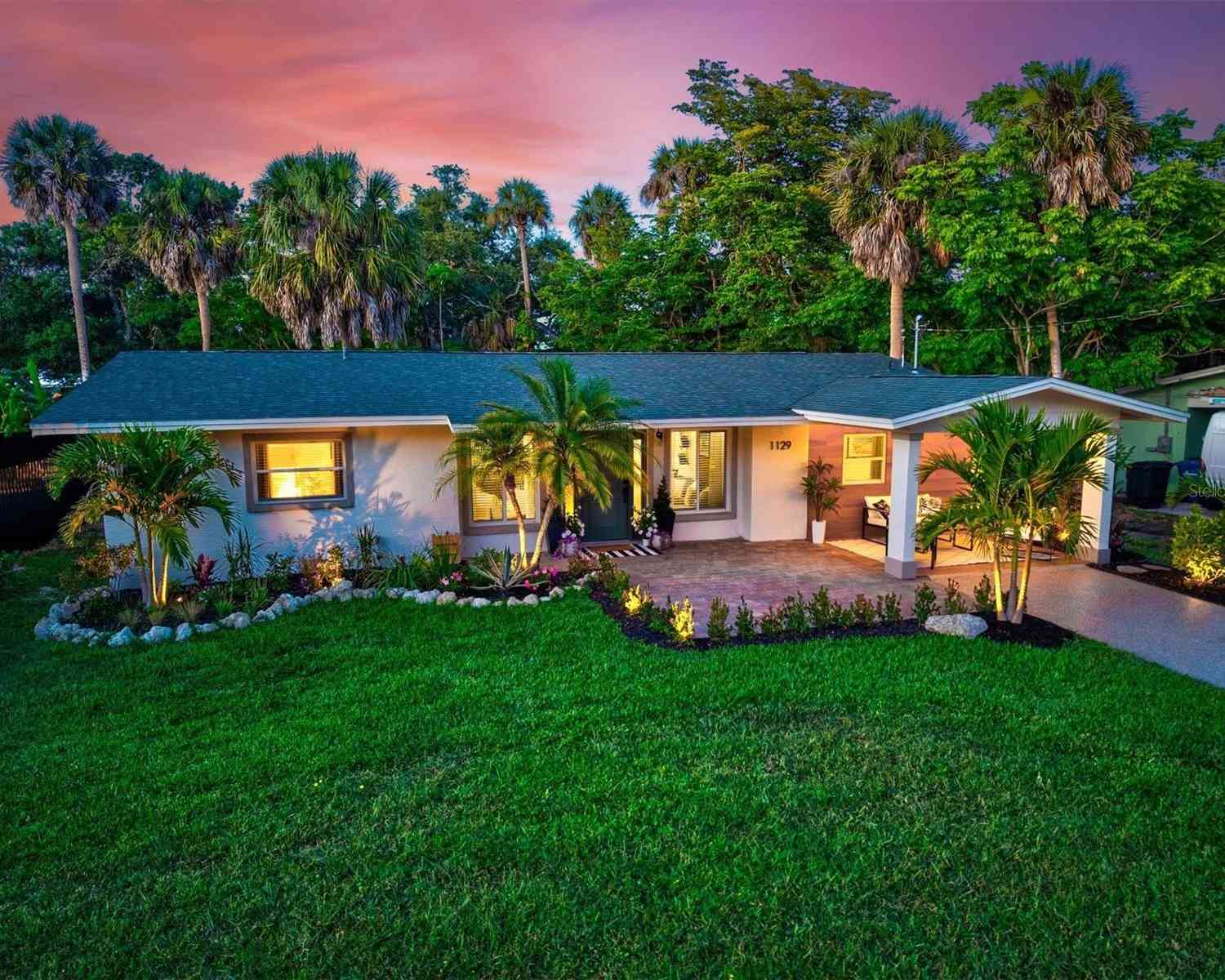 Homes For Sale - 1129 Groveland Avenue<br/> VENICE, FL 34285
