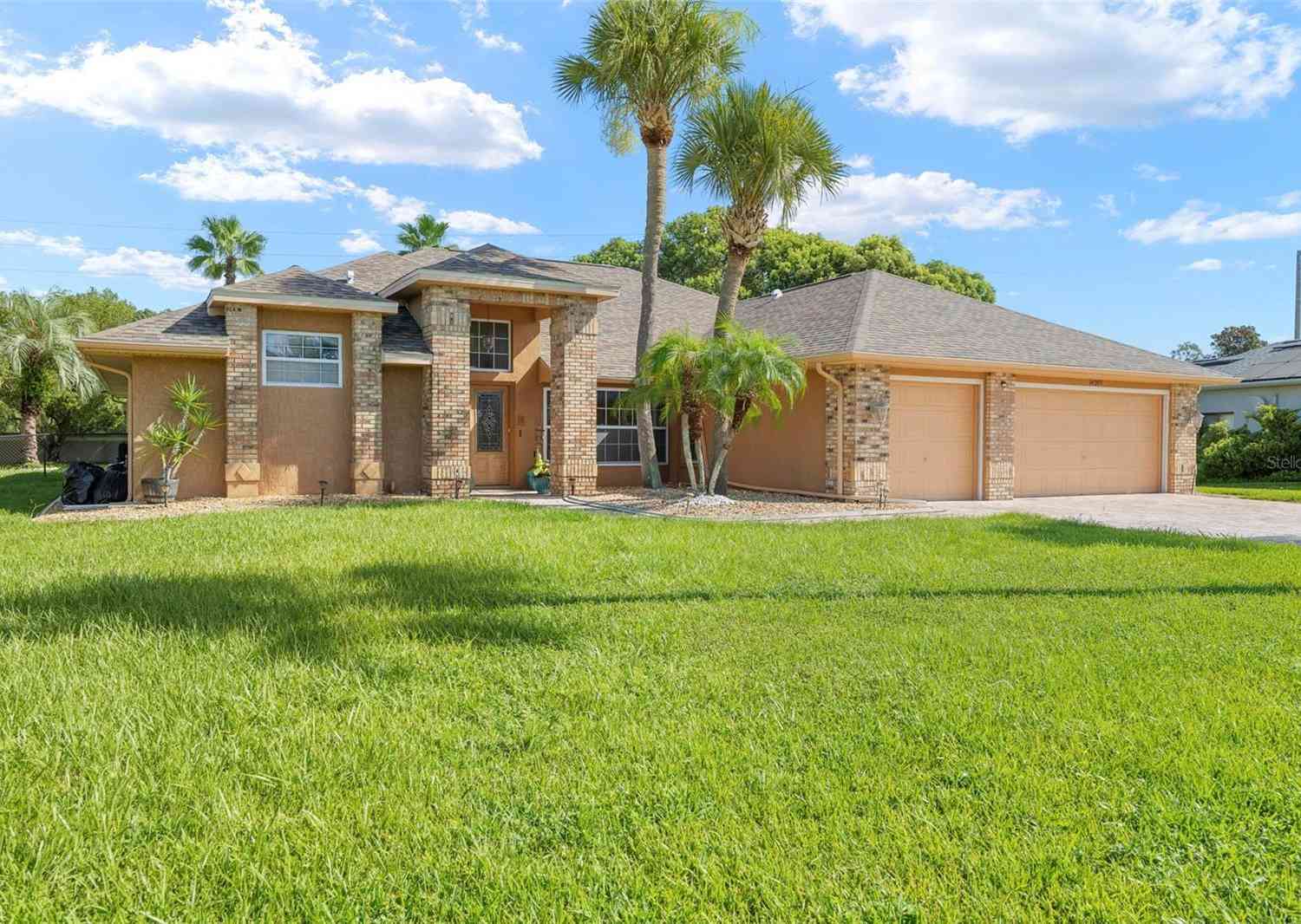 Homes For Sale - 14207 Cornewall Lane<br/> SPRING HILL, FL 34609