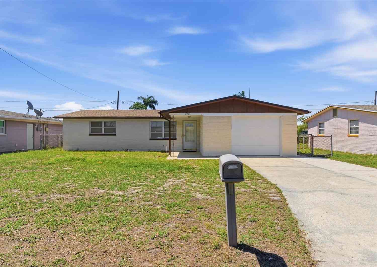 Homes For Sale - 3904 Redwood Drive<br/> HOLIDAY, FL 34691
