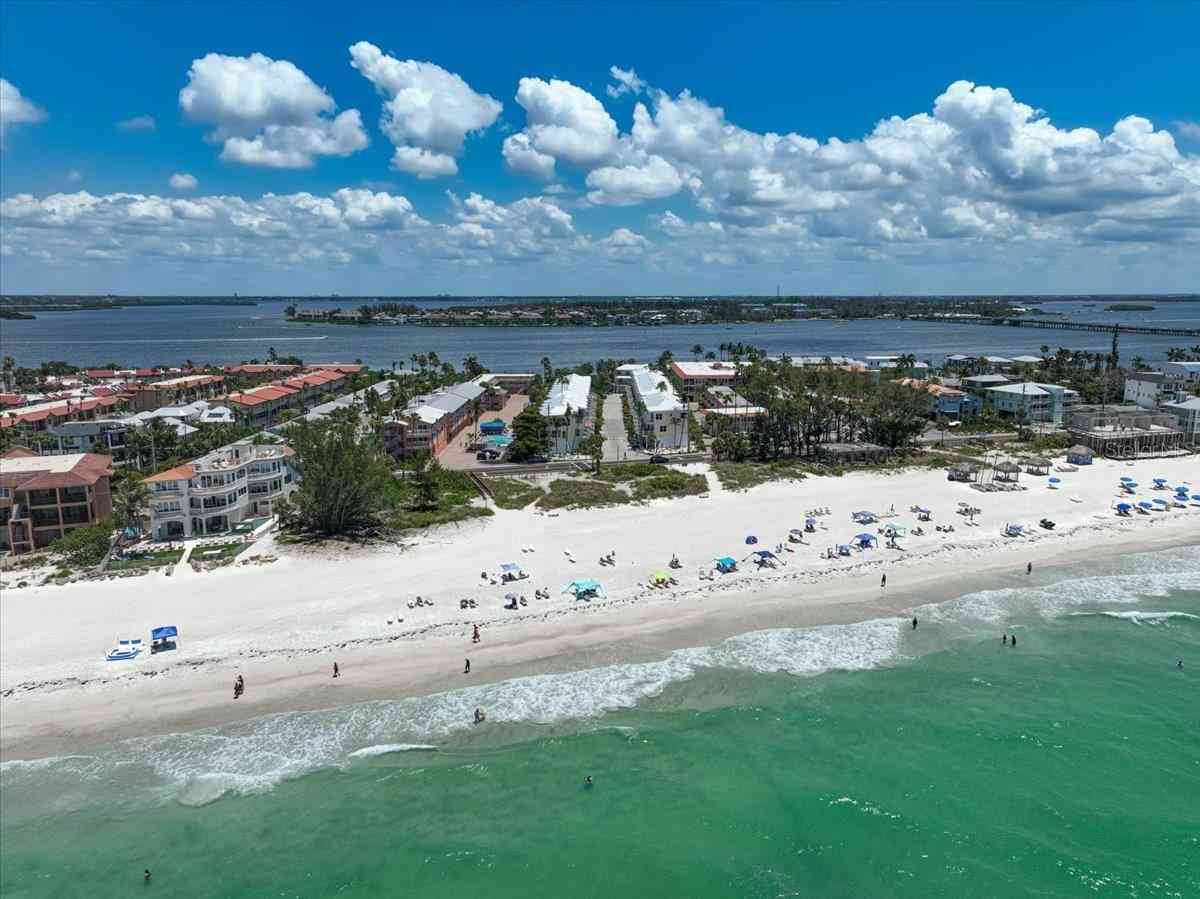 Homes For Sale - 1423 Gulf Drive<br/> Bradenton Beach, FL 34217