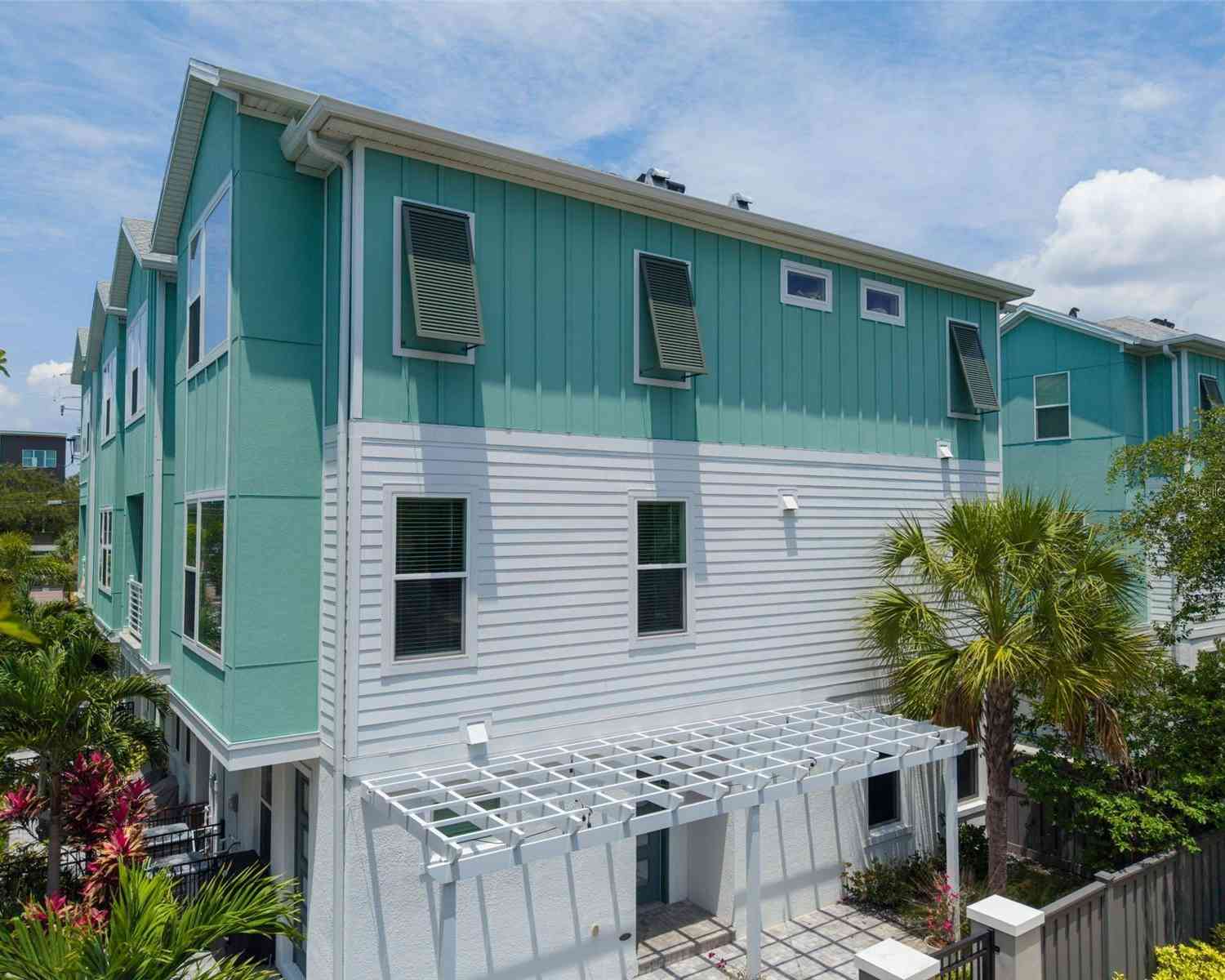 Townhouse For Sale - 2851 1st Avenue<br/> Pinellas County, Saint Petersburg, FL 33712