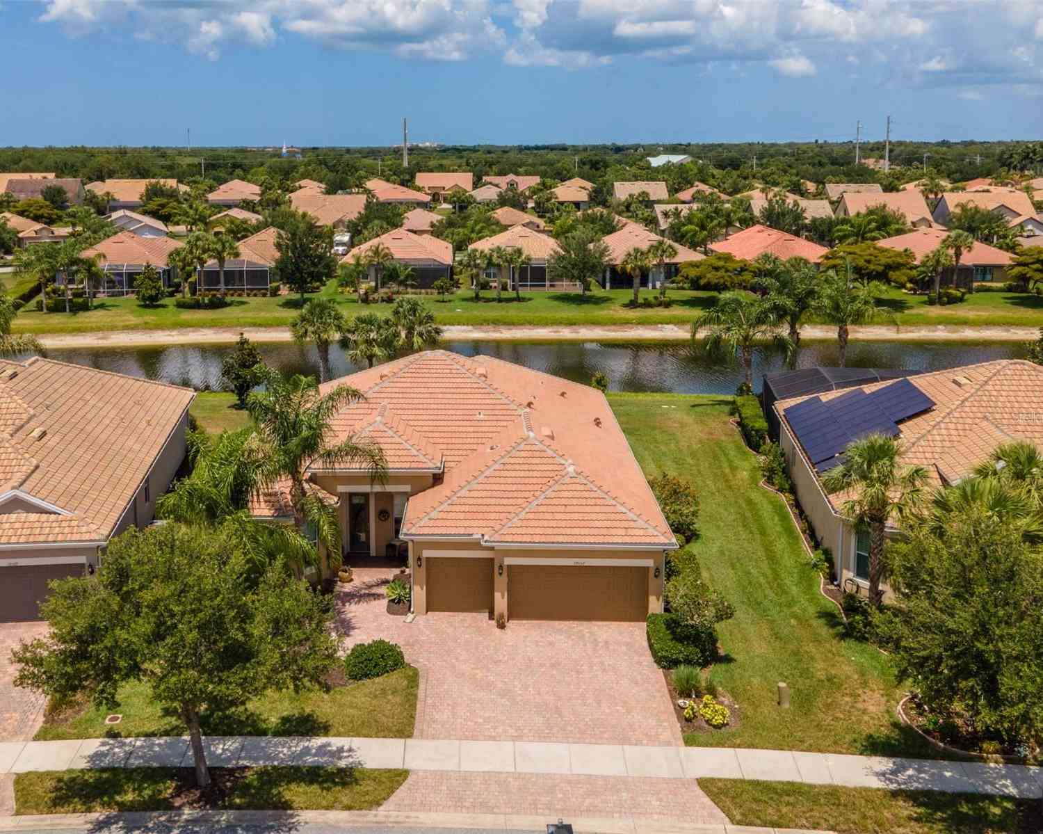 Homes For Sale - 19557 Petrino Street<br/> VENICE, FL 34293