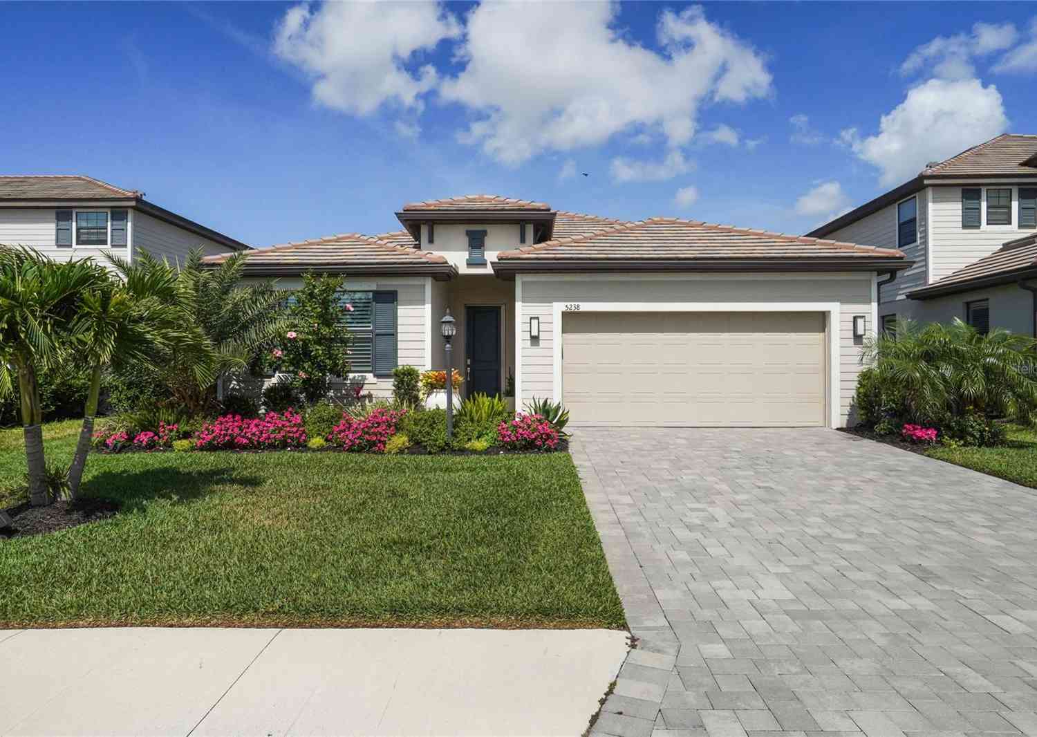 Homes For Sale - 5238 Coral Reef Way<br/> BRADENTON, FL 34211