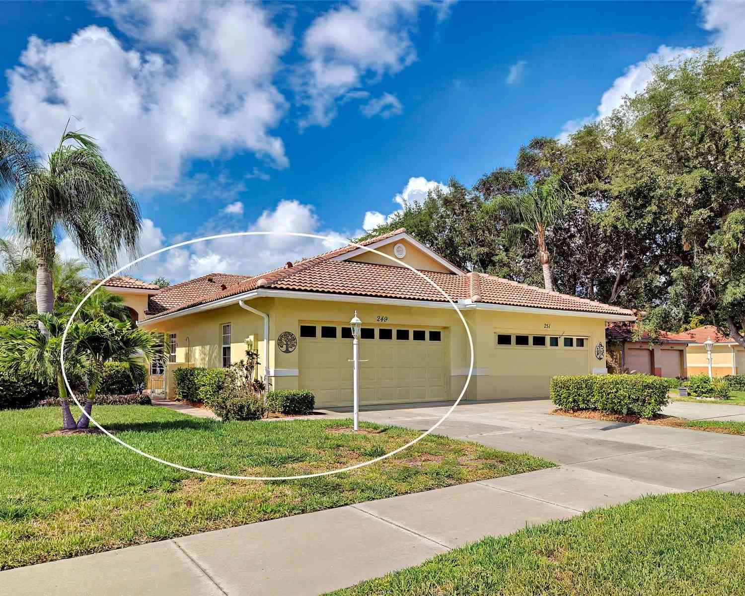 Villa For Sale - 249 Vista Del Lago Way<br/> VENICE, FL 34292
